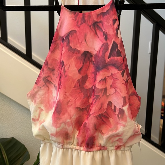 Halter neck dress - Picture 2 of 3